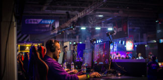 Online gamer. Photo: Jamie McInall. Pexels.com licens